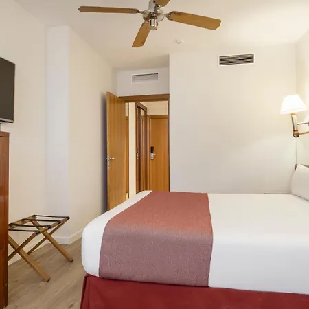 Ilunion Les Corts Spa Отель