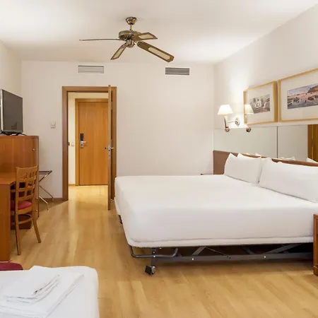 Ilunion Les Corts Spa Отель