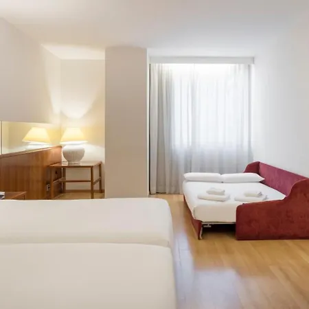Отель Ilunion Les Corts Spa 4*