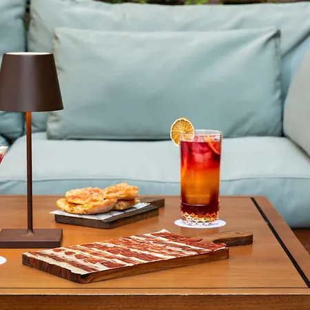 Alexandra Hotel, Curio Collection By Hilton