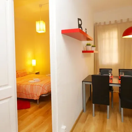 Gaudi Sagrada Familia Apartment *