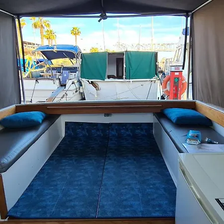 Cosy Boat Flat At * Barcelona