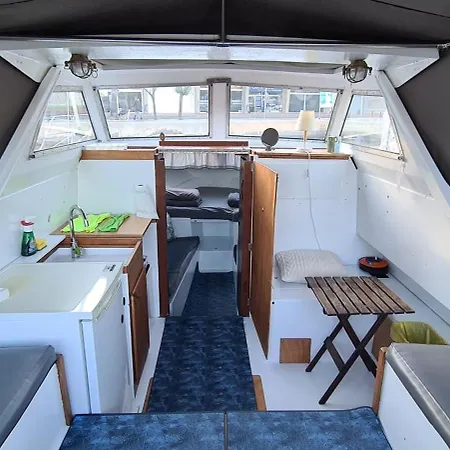 Cosy Boat Flat At Barcelona