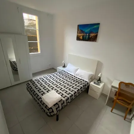 Habitacion Para Tu Estadia Corta En Bcn Apartment *