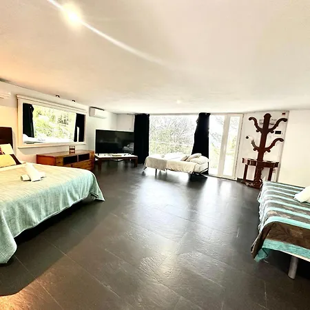 Aya House Semesteranläggning (resort)