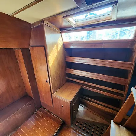 Hotel en barco Over The Sea