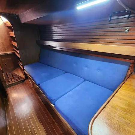 Over The Sea Hotel en barco