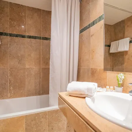 Hotel Glòries 3*
