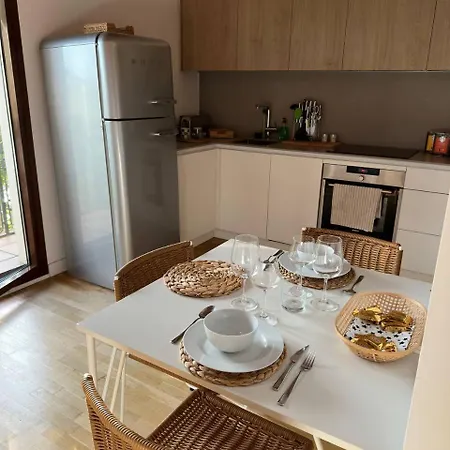 Sunny Days Apartment