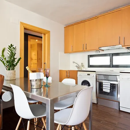 Apartment My Space Emirates - Executive With Private Balcony Barcelona
