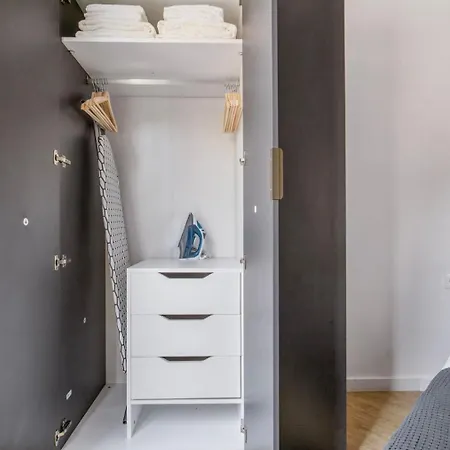 Apartment Blueground Sagrada Familia Stylish Furniture Bcn-138