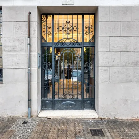 Blueground Sagrada Familia Stylish Furniture Bcn-138 *