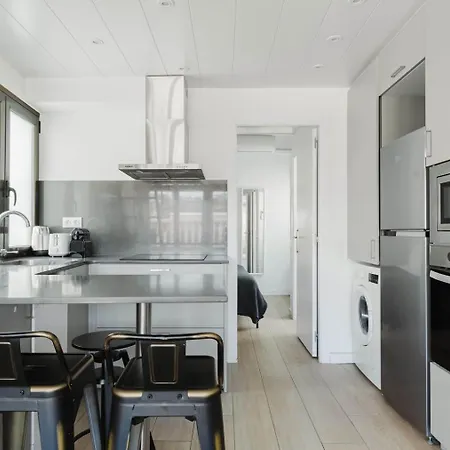 Blueground Galvany Furnished Penthouse Bcn-135