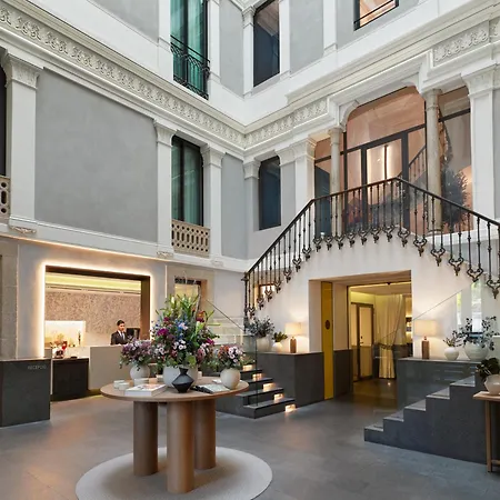Hotel H10 Urquinaona Plaza (adults Only) 4*