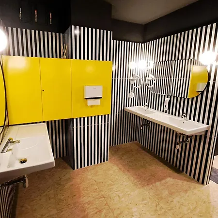 Bed & Bike Hostel *