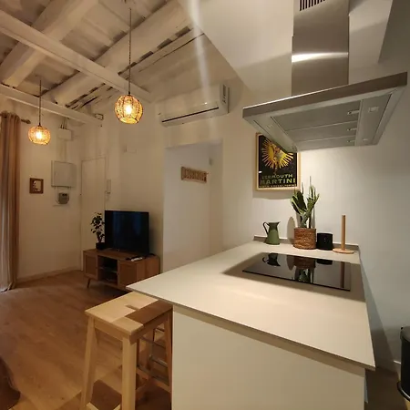 2br Central Location Apartment