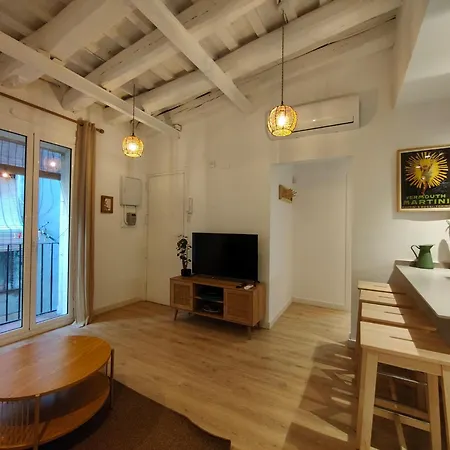 2br Central Location *