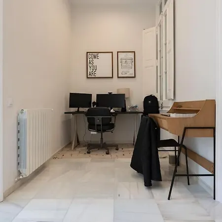 Lux 3 Bed 2 Bath Near Park, Metro, Museums In Born