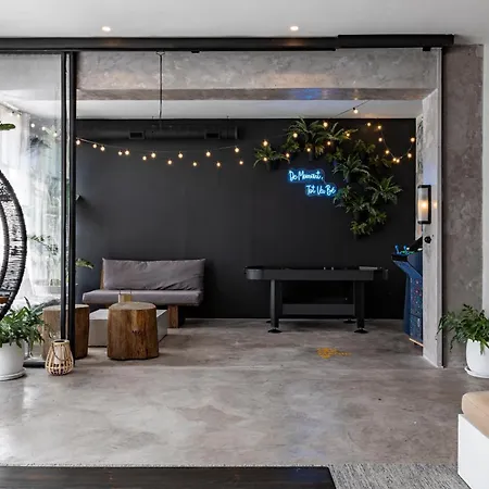 Luxury Close To The Apartment
