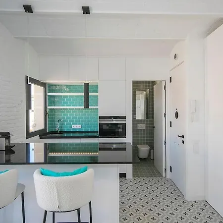 Awesome Stylish Flat Barceloneta *