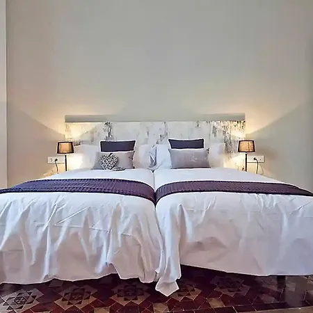 Flateli Universitat Apartment *