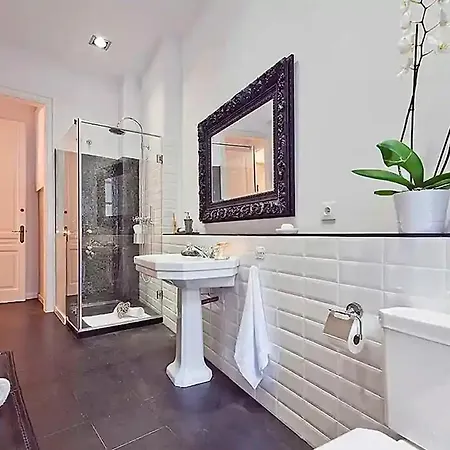 Flateli Universitat Apartment *