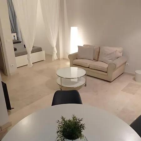 Apartment-loft Sagrada Famila L5 Metro Exit Barcelona
