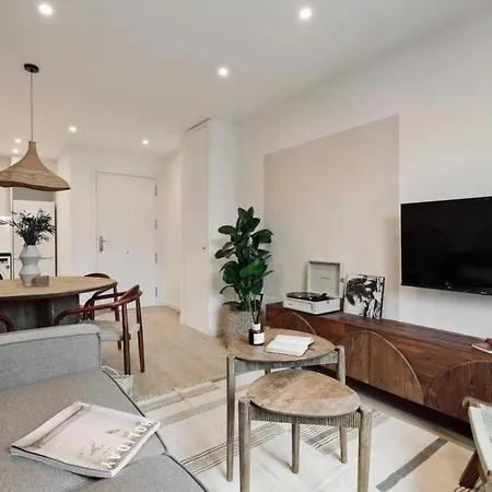 Luxury 2br Born Area Apartment