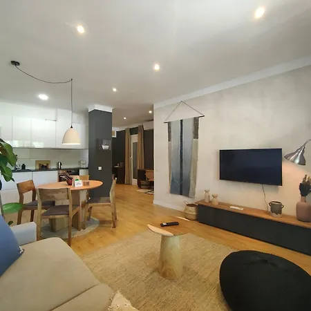 2br Central Location Apartment