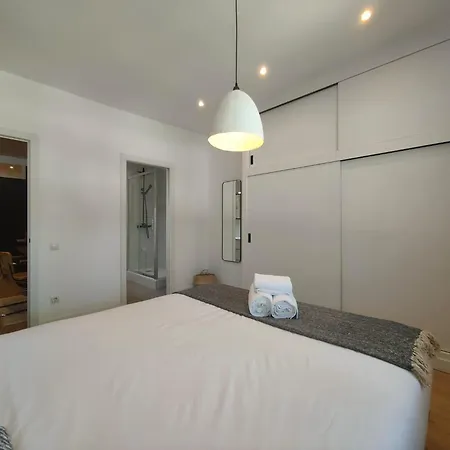 Apartment 2br Central Location *