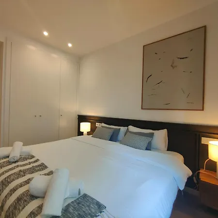 Luxury 4br With Balcony Apartment