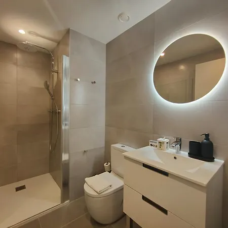 Luxury 4br With Balcony דירה ברצלונה