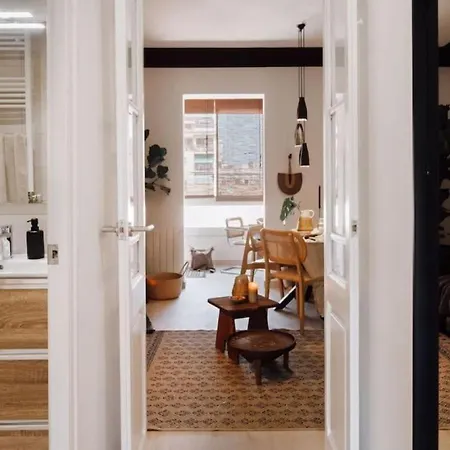 Hemba - 3 Bedroom And Balcony In Gracia Apartment