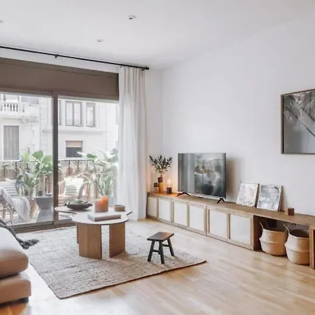 Babinga - 3 Bedroom And Balcony In Eixample Esquerra Apartment *