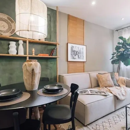 Bolia - 2 Bedroom And Terrace In Eixample Esquerra Apartment *
