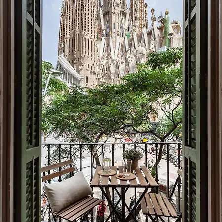 Click&flat Gaudi Dream Ii Barcelona