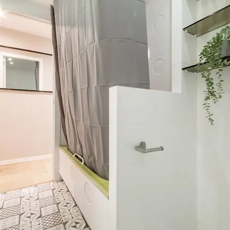Coliving Gran Via Carlos Iii * Barcelona