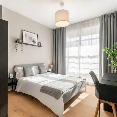 Coliving Gran Via Carlos Iii Pensión