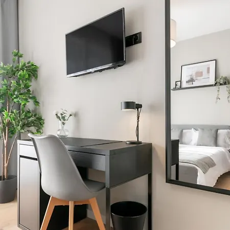 Coliving Gran Via Carlos Iii Pensión Barcelona