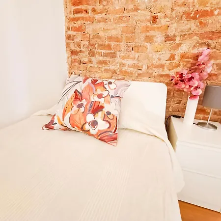 By Universitat Private Hostel