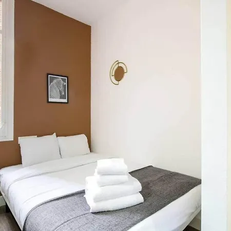 Colorful With Cozy Terrace In Gracia * Barcelona