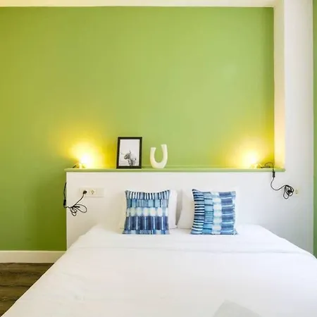Colorful With Cozy Terrace In Gracia Apartamento