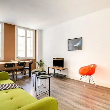 Colorful With Cozy Terrace In Gracia Apartment *