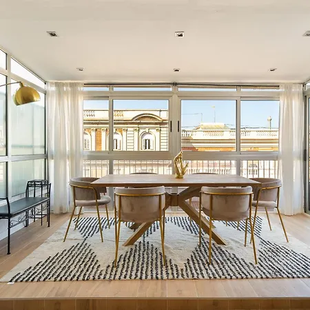 Chic 3br Retreat With Private Terrace Barcelona