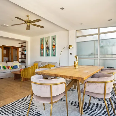 Apartment Chic 3br Retreat With Private Terrace