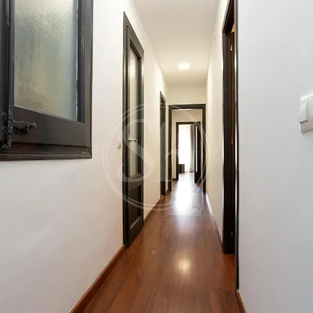 Apartment Wonderful Near Sagrada Familia