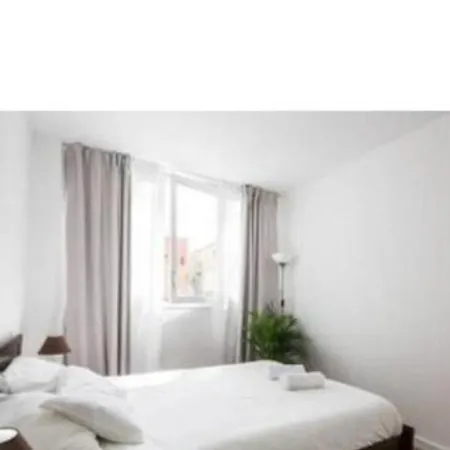City Center Double Sunny Room Fgc Guest house