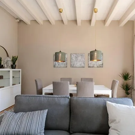 Luxurious With Awesome Rooftop *