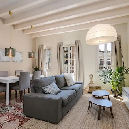 Luxurious With Awesome Rooftop Apartment *