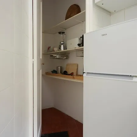 22dia1087- New 2br Flat In The Center! *